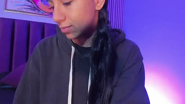 Snapshot of Tamaraakins chatting on 11.22.25 Tamaraakins online show from 11.22.25