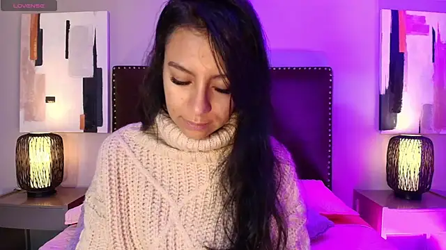 Snapshot of Tamaraakins chatting on 11.29.25 Tamaraakins online show from 11.29.25