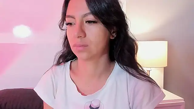 Snapshot of Tamaraakins chatting on 12.01.25 Tamaraakins online show from 12.01.25