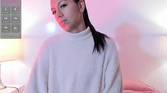 Snapshot of Tamaraakins chatting on 12.04.25 Tamaraakins online show from 12.04.25