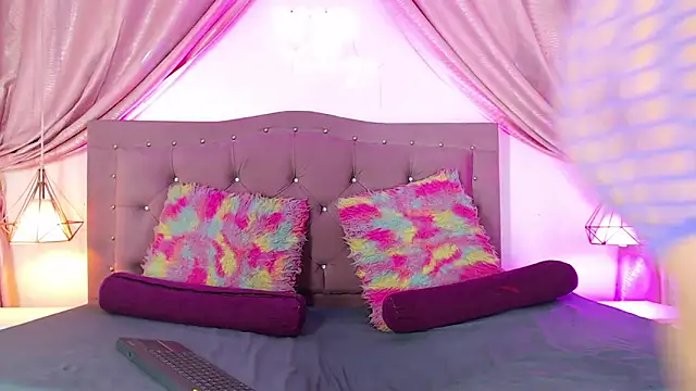 Maite Foxx online show from 12.13.24