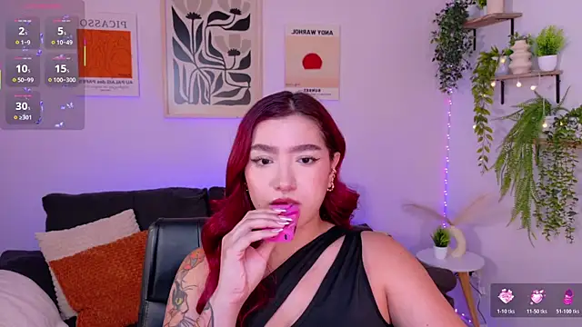 Snapshot of ViolettCastel chatting on 04.20.26 ViolettCastel online show from 04.20.26
