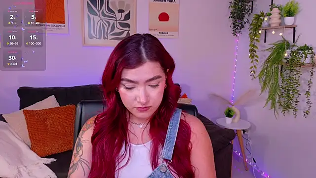 Snapshot of ViolettCastel chatting on 04.21.26 ViolettCastel online show from 04.21.26