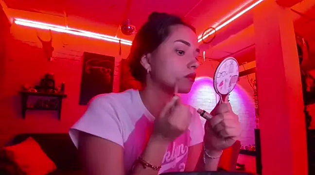 Kimmymadison- online show from 01.04.25