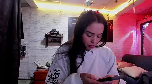 Kimmymadison- online show from 02.20.25