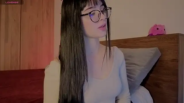Snapshot of Roxxy_mora chatting on 06.22.26 Roxxy mora online show from 06.22.26