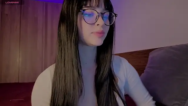Snapshot of Roxxy_mora chatting on 06.23.26 Roxxy mora online show from 06.23.26