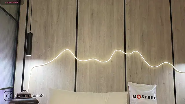 Monikacutie online show from 01.05.25