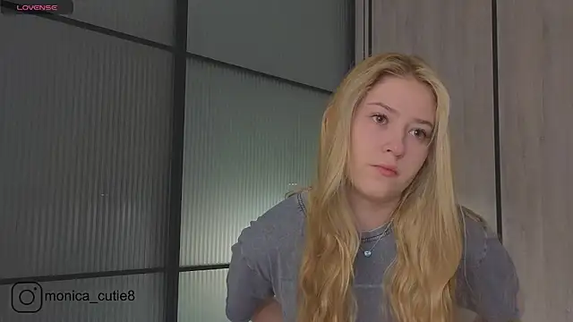 Monikacutie online show from 03.12.25