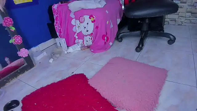 Snapshot of sofiacastillo01 chatting on 02.13.25 sofiacastillo01 online show from 02.13.25