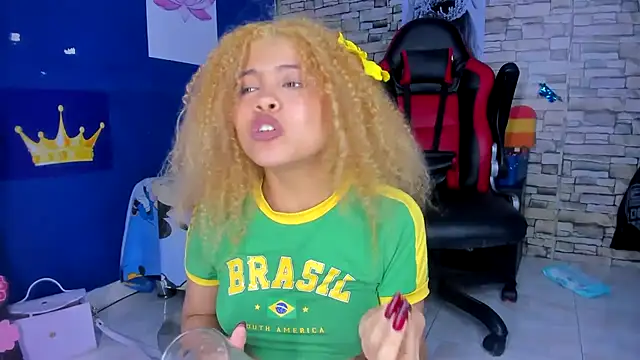 Snapshot of sofiacastillo01 chatting on 02.15.25 sofiacastillo01 online show from 02.15.25