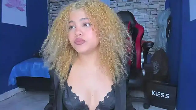 Snapshot of sofiacastillo01 chatting on 02.20.25 sofiacastillo01 online show from 02.20.25