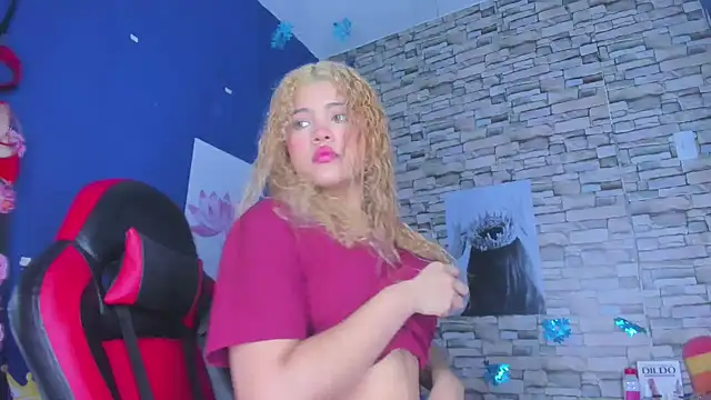 Snapshot of sofiacastillo01 chatting on 02.22.25 sofiacastillo01 online show from 02.22.25