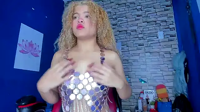 Snapshot of sofiacastillo01 chatting on 02.23.25 sofiacastillo01 online show from 02.23.25