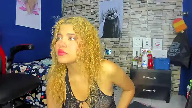 Snapshot of sofiacastillo01 chatting on 03.07.25 sofiacastillo01 online show from 03.07.25