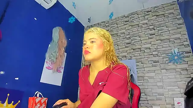 Snapshot of sofiacastillo01 chatting on 03.16.25 sofiacastillo01 online show from 03.16.25