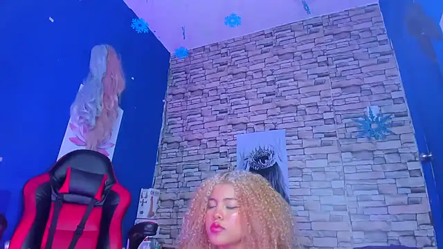 Snapshot of sofiacastillo01 chatting on 03.20.25 sofiacastillo01 online show from 03.20.25