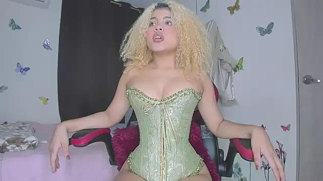 Snapshot of sofiacastillo01 chatting on 09.12.25 sofiacastillo01 online show from 09.12.25