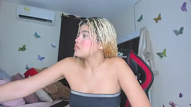 Snapshot of sofiacastillo01 chatting on 09.25.25 sofiacastillo01 online show from 09.25.25