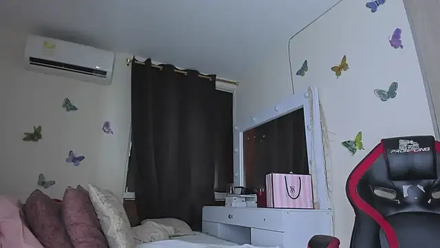 Snapshot of sofiacastillo01 chatting on 10.04.25 sofiacastillo01 online show from 10.04.25