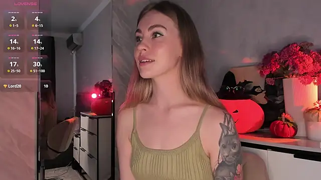 Snapshot of LoveGameSexx chatting on 10.16.25 LoveGameSexx online show from 10.16.25