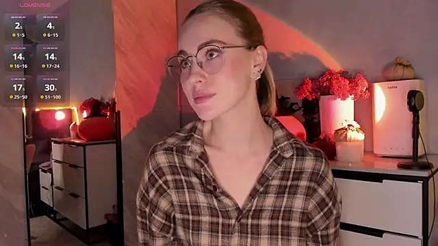 Snapshot of LoveGameSexx chatting on 10.24.25 LoveGameSexx online show from 10.24.25