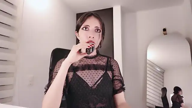 Snapshot of Edranah chatting on 11.23.25 Edranah online show from 11.23.25