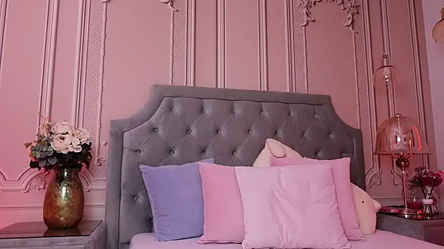 LucyAddison online show from 09.19.25