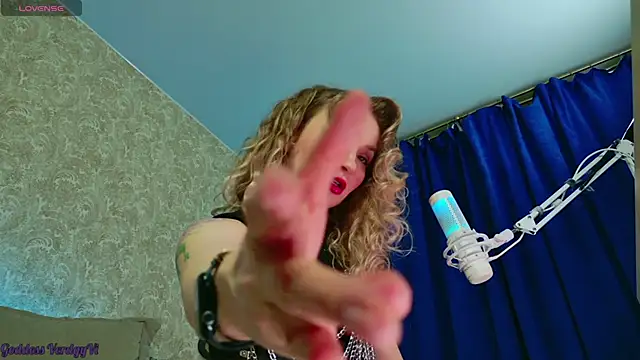 Snapshot of VerdgyMiller chatting on 12.14.25 VerdgyMiller online show from 12.14.25