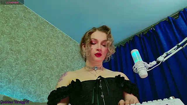 Snapshot of VerdgyMiller chatting on 12.16.25 VerdgyMiller online show from 12.16.25