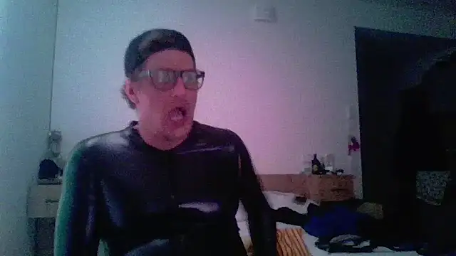Snapshot of Bigthroaterboy chatting on 03.21.26 Bigthroaterboy online show from 03.21.26