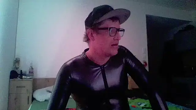 Snapshot of Bigthroaterboy chatting on 04.06.26 Bigthroaterboy online show from 04.06.26