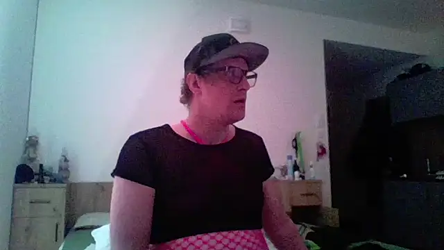Snapshot of Bigthroaterboy chatting on 04.15.26 Bigthroaterboy online show from 04.15.26