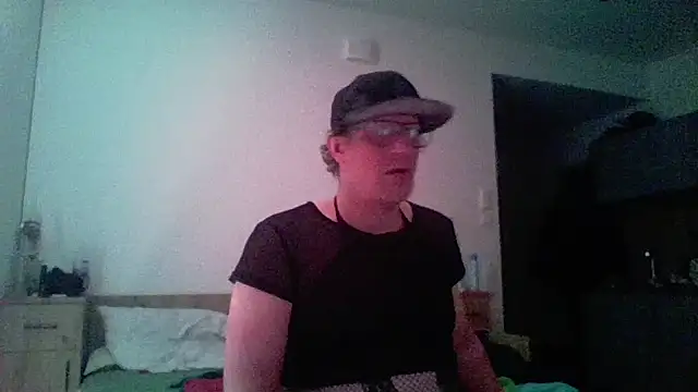 Snapshot of Bigthroaterboy chatting on 04.20.26 Bigthroaterboy online show from 04.20.26