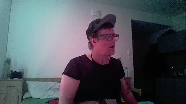 Snapshot of Bigthroaterboy chatting on 04.21.26 Bigthroaterboy online show from 04.21.26