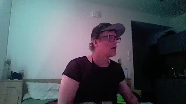 Snapshot of Bigthroaterboy chatting on 04.21.26 Bigthroaterboy online show from 04.21.26