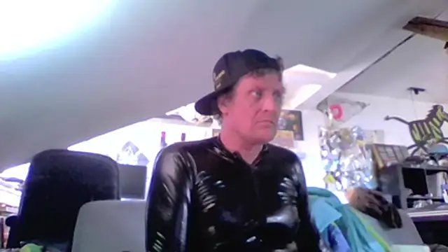 Snapshot of Bigthroaterboy chatting on 05.01.26 Bigthroaterboy online show from 05.01.26