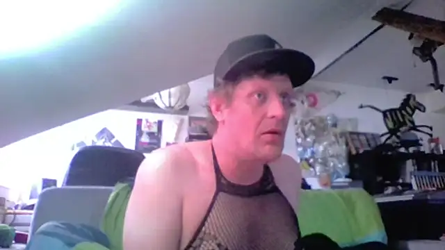 Snapshot of Bigthroaterboy chatting on 05.09.26 Bigthroaterboy online show from 05.09.26