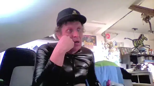 Snapshot of Bigthroaterboy chatting on 05.09.26 Bigthroaterboy online show from 05.09.26