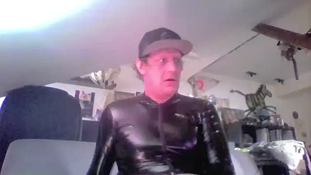 Snapshot of Bigthroaterboy chatting on 05.13.26 Bigthroaterboy online show from 05.13.26