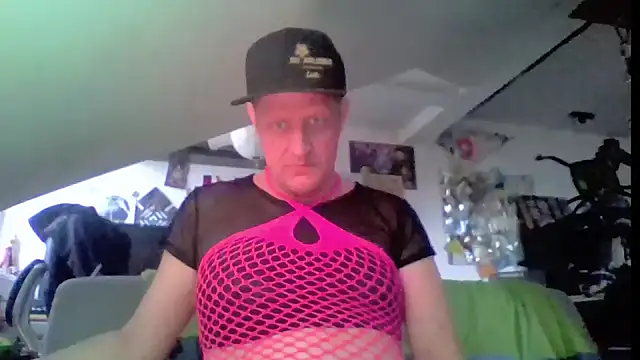 Snapshot of Bigthroaterboy chatting on 06.12.26 Bigthroaterboy online show from 06.12.26