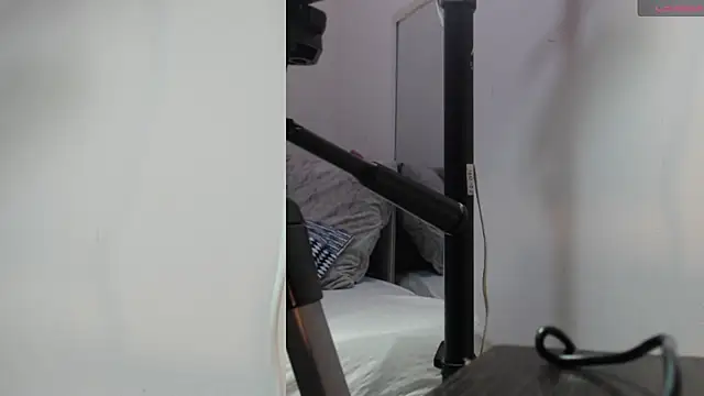 Snapshot of YUSELFI_ROSS_ chatting on 12.21.25 YUSELFI ROSS online show from 12.21.25