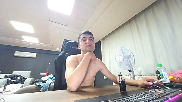 Snapshot of istebenboylebiradamim chatting on 10.28.25 istebenboylebiradamim online show from 10.28.25