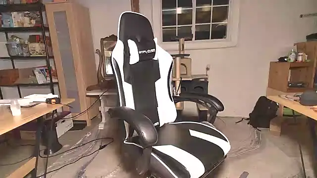 Snapshot of MagnusCockus chatting on 03.01.25 MagnusCockus online show from 03.01.25