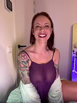 Snapshot of SmilingDutchie chatting on 12.14.24 SmilingDutchie online show from 12.14.24