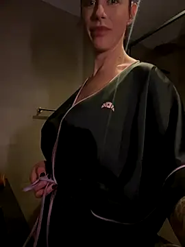 Snapshot of SmilingDutchie chatting on 09.20.25 SmilingDutchie online show from 09.20.25