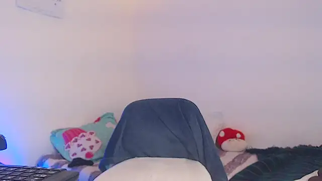 Snapshot of Ahlya chatting on 11.22.25 Ahlya online show from 11.22.25