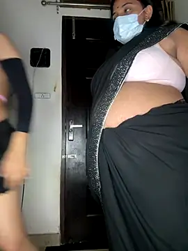 Snapshot of HotIndianCouple__8 chatting on 11.06.25 HotIndianCouple 8 online show from 11.06.25