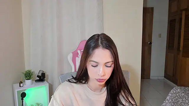 shanakendal2 online show from 02.18.25