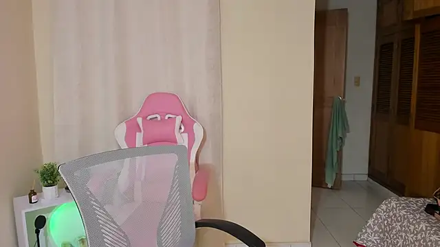 shanakendal2 online show from 02.19.25